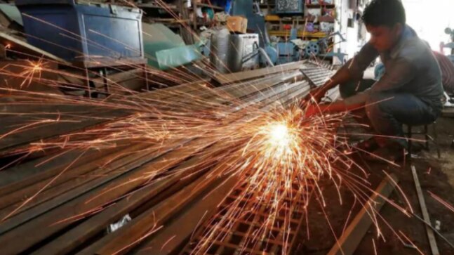 India’s factory activity hits 7-month low as Covid lockdowns return
