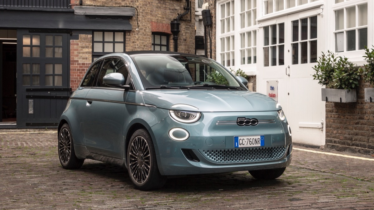 New all electric Fiat 500 launched