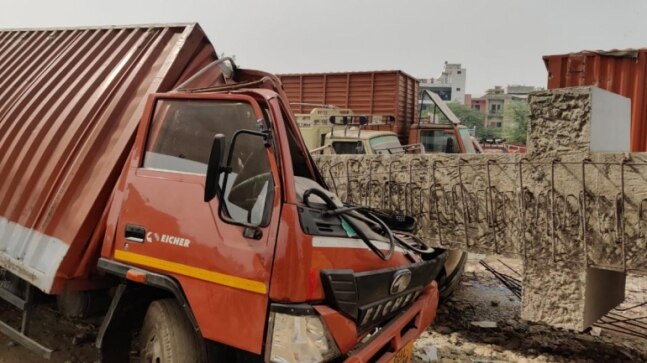 Delhi: Part of under-construction flyover falls on trucks, 1 dead - Vimarsana News