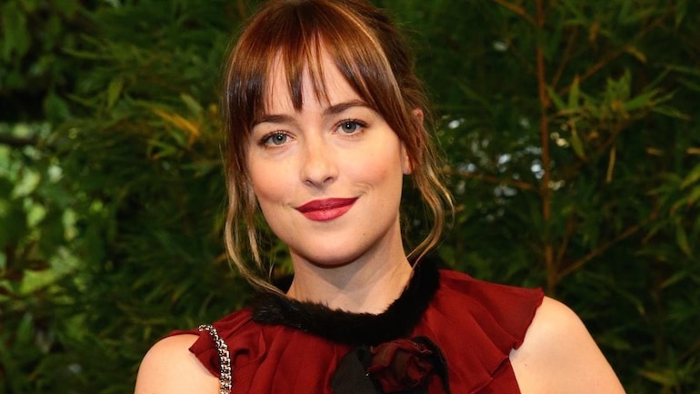 35+ Persuasion Film Dakota Johnson Pics