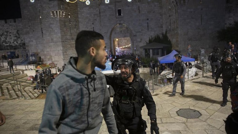 Palestinians Israel Police Clash At Al Aqsa Mosque 53 Hurt World News Palestinians Israel Police Clash At Al Aqsa Mosque 53 Hurt World News