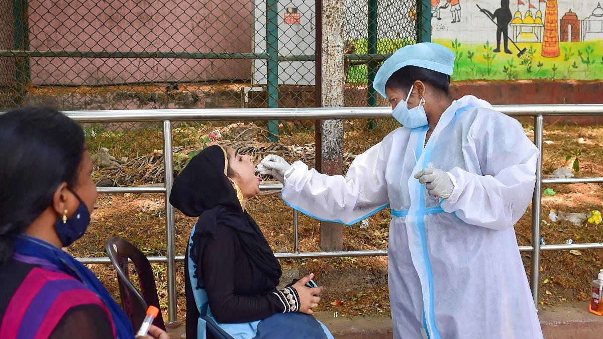 Maharashtra reports 891 more Covid deaths; active cases in state now 6.