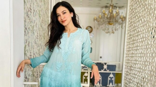 Gauahar Khan does not miss dance practice despite injury. Watch video