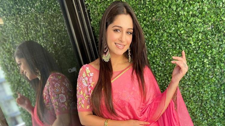 Dipika Kakar returns to Agra for Sasural Simar Ka 2 shoot, shares her journey in video