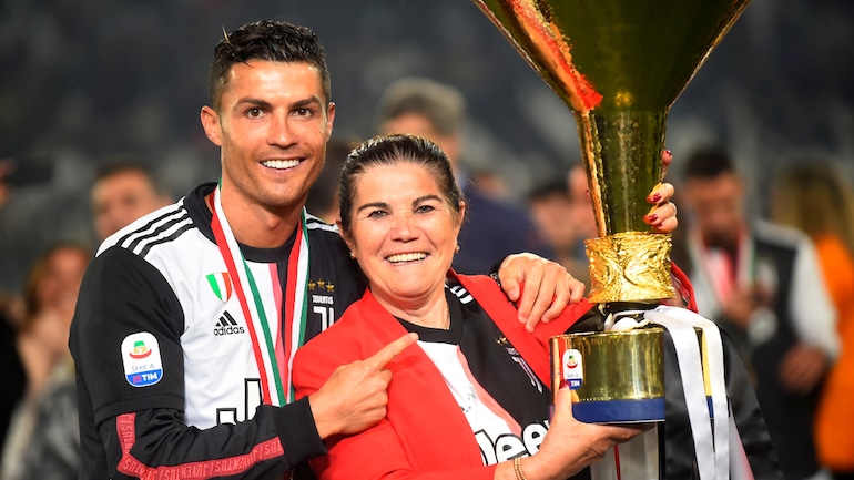 Cristiano Ronaldo poses with his mother Maria Dolores dos Santos Aveiro. (Reuters Photo)