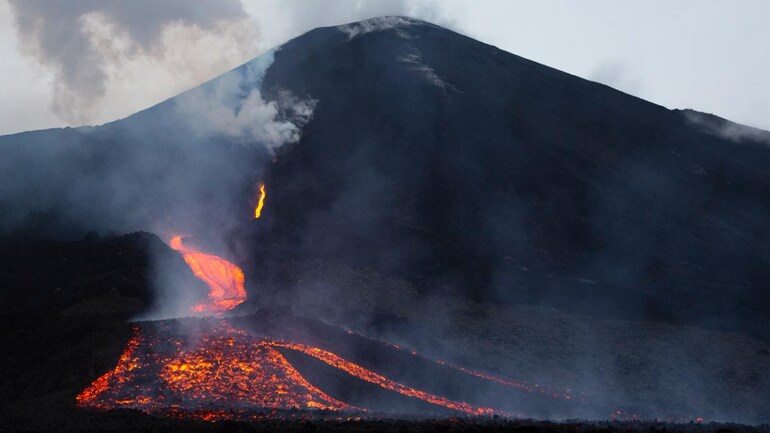 Volcano Erupts In Nearly Two Decades Near Congo S Goma Panicked Residents Flee World News Volcano Erupts In Nearly Two Decades Near Congo S Goma Panicked Residents Flee World News