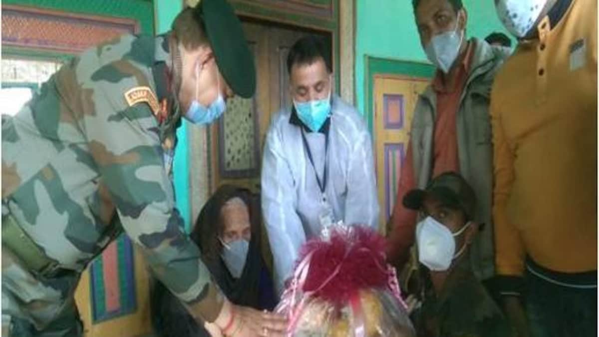 Northern Army Commander honours 120-year-old J&K woman who got Covid-19 jab - Coronavirus Outbreak News