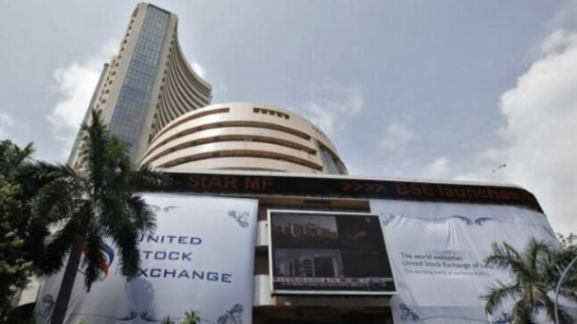Domestic shares close flat after recovering losses