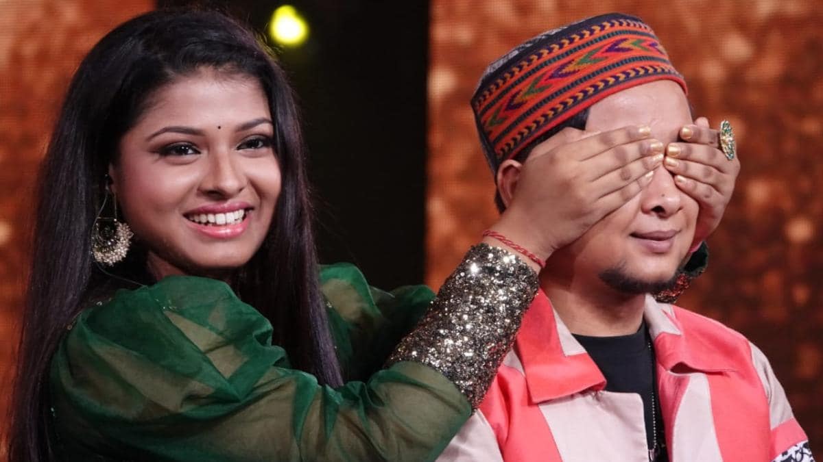 Indian Idol 12 contestant Arunita's surprise makes Pawandeep Rajan emotional - Television News