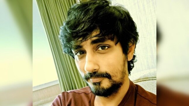 Siddharth shares a lockdown selfie with messy hair and beard. Seen yet?