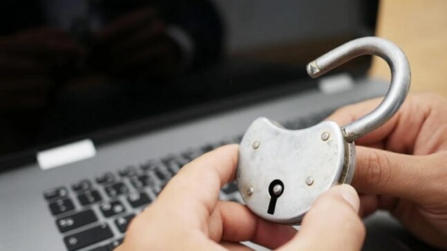 Stop opening PDF files you receive in shady emails, Microsoft finds malware hidden in them