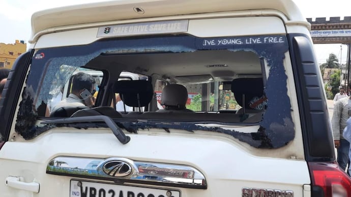 Union minister's car chased, attacked with stones during Bengal visit, BJP leader points at TMC