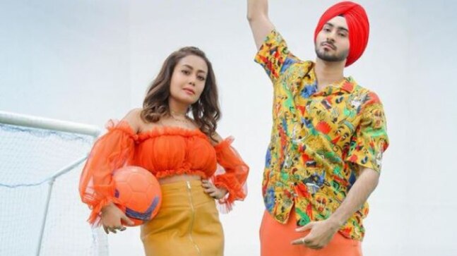 It's Neha Kakkar vs Rohanpreet in poster of new music video Khad Tainu Main Dassa