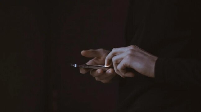Now an app that deletes all your phone's data when police try to crack it - Vimarsana News