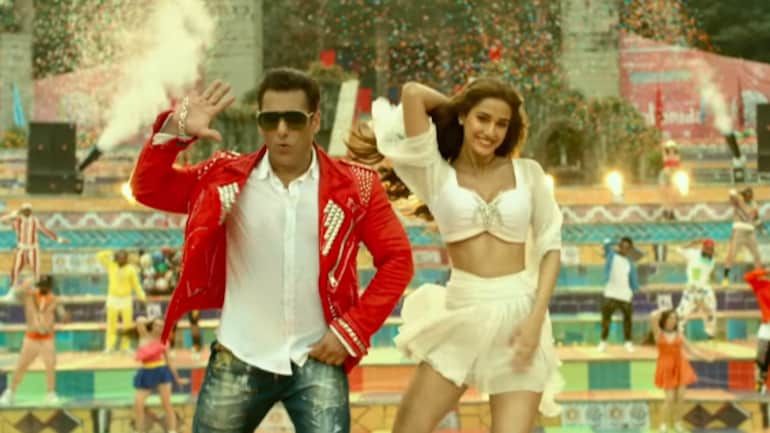 Radhe song Zoom Zoom out. Salman Khan and Disha Patani dance to peppy romantic number - Movies News