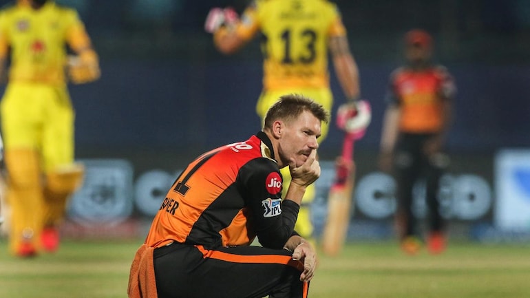 কি কারণে ওয়ার্নারকে অধিনায়কত্ব থেকে করা হল বলিদান? এমন বার্তা দিলেন কেন উইলিয়ামসন 2 IPL 2021: David Warner dropped from SRH playing XI vs RR, confirms team's  director of cricket Tom Moody - Sports News