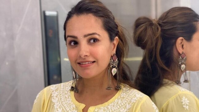 Anita Hassanandani is happy after shedding post-pregnancy weight. Watch
