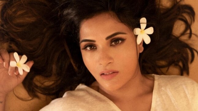 Richa Chadha advises fans to take ridiculous pics that document their journey