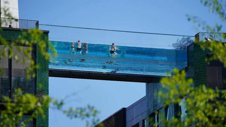 London gets Sky Pool, swimming pool between skyscrapers. Viral video makes Twitter say NO - Trending News News