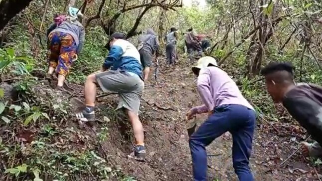 No mobile network, students in this Mizoram village trek for miles through dense forest to take online exams - Vimarsana News