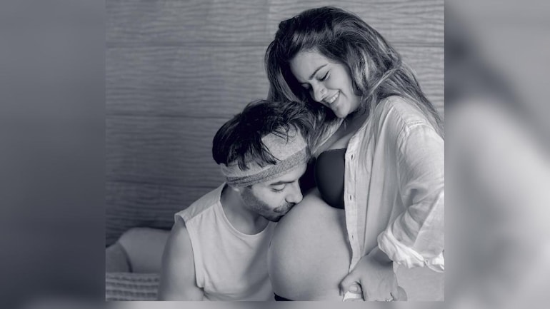 Aparshakti Khurana and wife Aakriti expecting first child, announce with  loved-up pic - Movies News