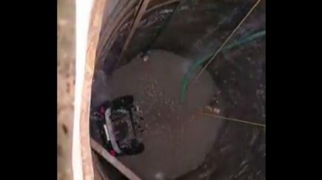 Crane used to pull out car that drowned in sinkhole in Mumbai | WATCH