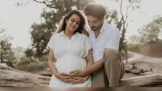 Aparshakti Khurana treats fans to wife Aakriti's maternity shoot pics. Celebs send love
