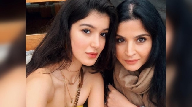 Shanaya Kapoor shares video montage of throwback pictures with mom Maheep. Seen yet?