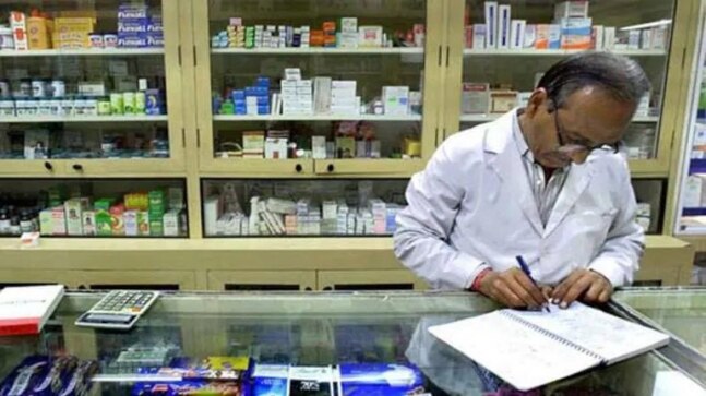 Mumbai: 27-year-old dupes shopkeeper posing as FDA official