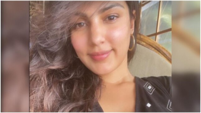 Rhea Chakraborty says rise and shine in new morning selfie. See pic