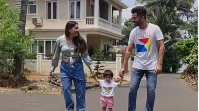 Jay Bhanushali shares cute video of Tara, complains about Mahhi's compulsive shopping