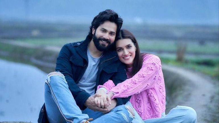 Kriti Sanon announces Bhediya shoot wrap, calls Varun Dhawan a crazy  entertainer - Movies News