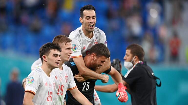 Unai Simon and Sergio Busquets celebrate Spain win the penalty shootout vs Switzerland. (Reuters Photo)