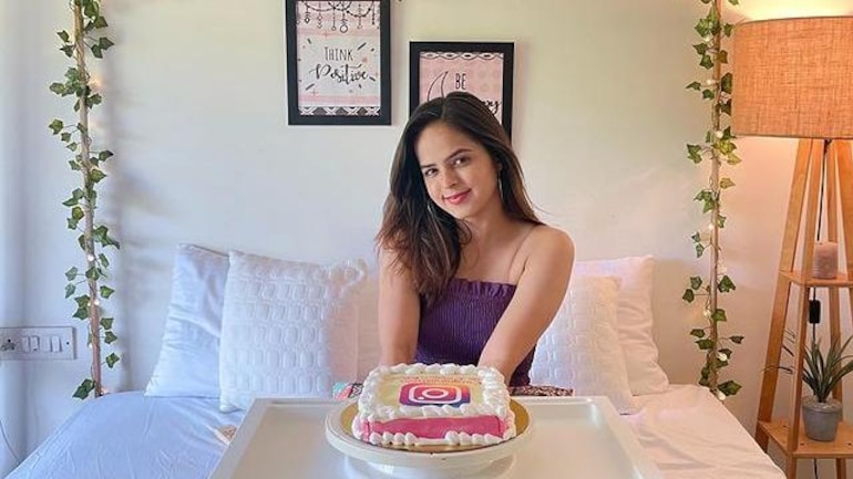 Palak Sindhwani clocked 1 million followers on Instagram.