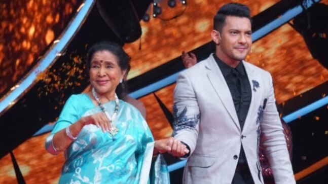 Asha Bhosle and Aditya Narayan sing Rangeela Re on Indian Idol 12
