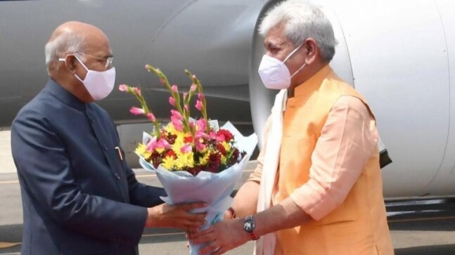 President Ram Nath Kovind arrives in Srinagar, J&K LG Manoj Sinha receives him