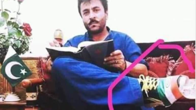 Fact Check: Who's this man disrespecting the Indian national flag? - Fact Check News