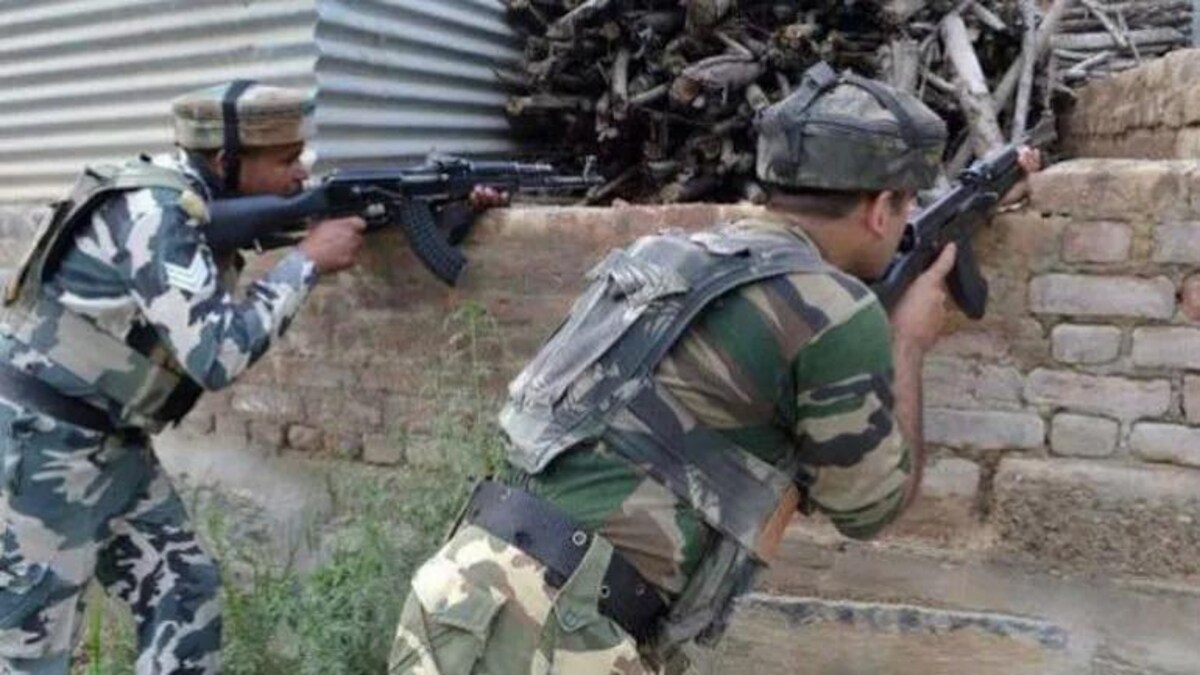 Top LeT commander among 2 terrorists killed in J&K's Shopian encounter -  India News