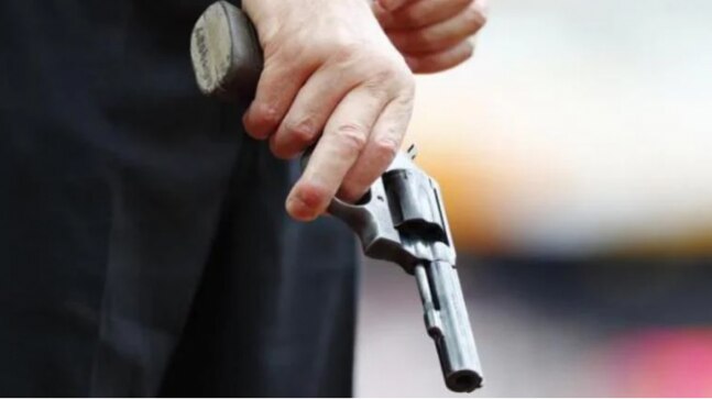 Delhi Police constable shoots himself in head - Vimarsana News