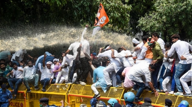 Delhi Police uses water cannons, detains 589 during Youth Congress's protest over Pegasus snoopgate