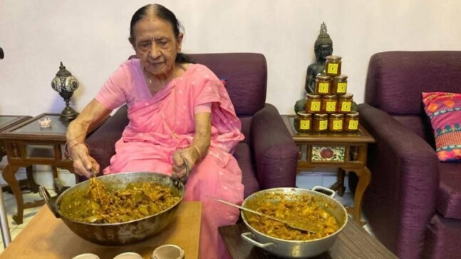 Inspired by personal tragedy, 87-yr-old Covid sells pickles to support families affected by Covid-19