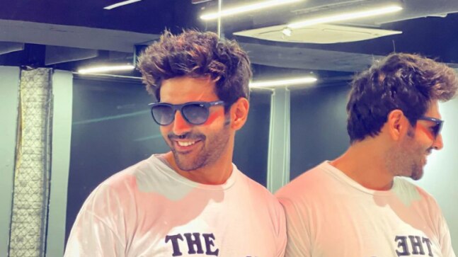 Kartik Aaryan dances with his adorable little fan. Watch video