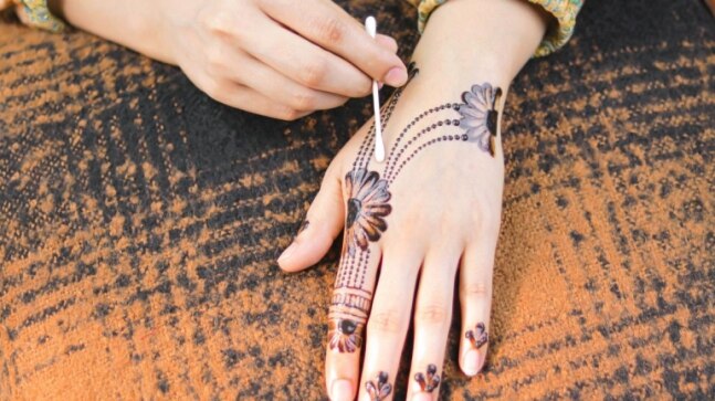 Hariyali Teej 2021: Check out the 10 most beautiful mehendi designs - Vimarsana News