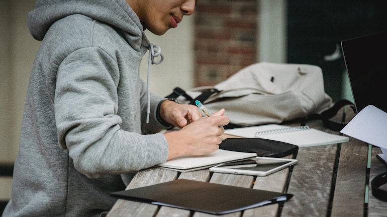 Study abroad, study in uk, uk universities, Huddersfield, Kingston, lancaster