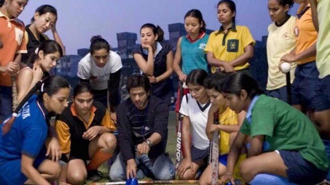 Shah Rukh Khan thanks Team Chak De India on 14 years of the film, calls himself Gunda