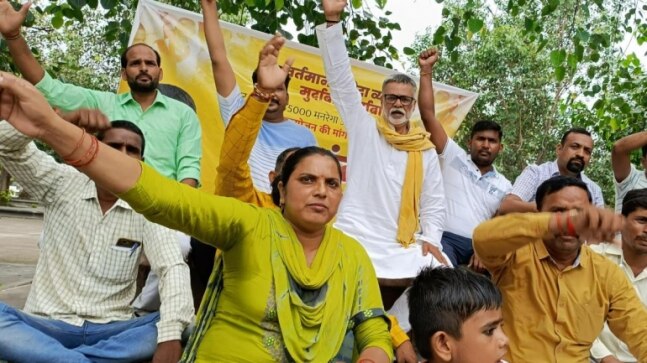 Uttar Pradesh: Contractual MGNREGA workers plan 'surround Lucknow' protest over low wages