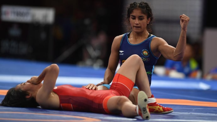 Tokyo Olympics: Vinesh Phogat beats Sofia Mattsson in women's 53kg freestyle wrestling, enters quarter-final - India Today tokyo-olympics-vinesh-phogat-beats-sofia-mattsson-in-women-s-53kg-freestyle-wrestling-enters-quarter-final-india-today