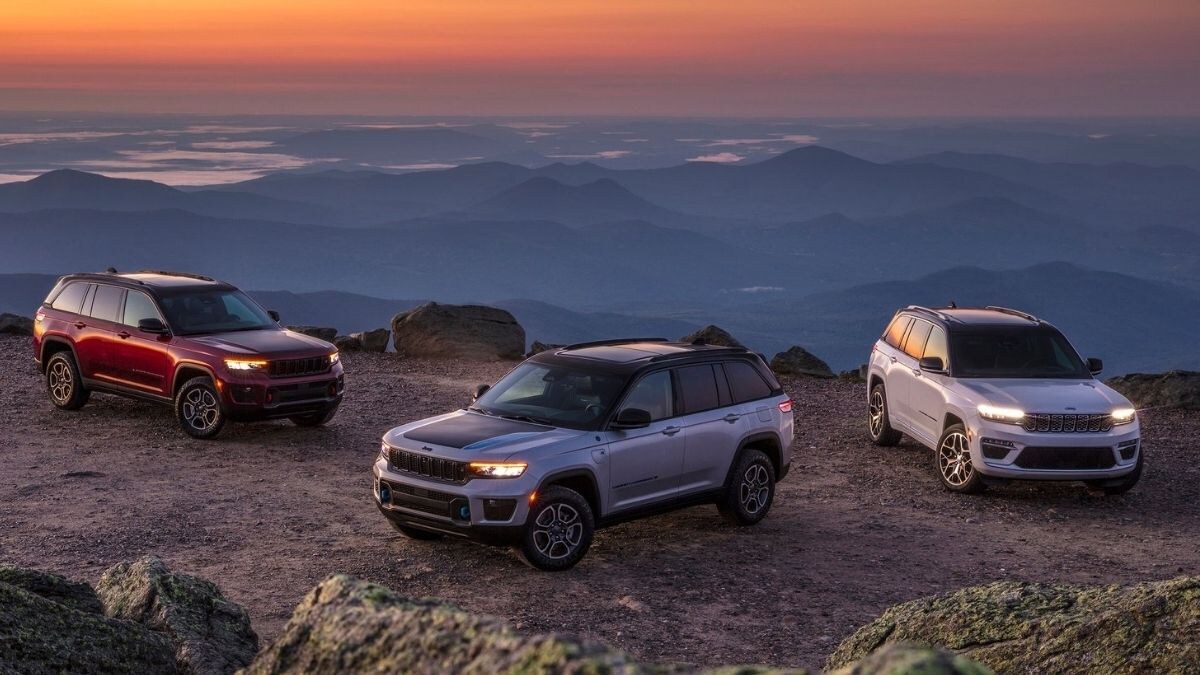 2022 Jeep Grand Cherokee Arrives With New Exterior Interior And Hybrid Power Auto News 2022 Jeep Grand Cherokee Led Interior Lights