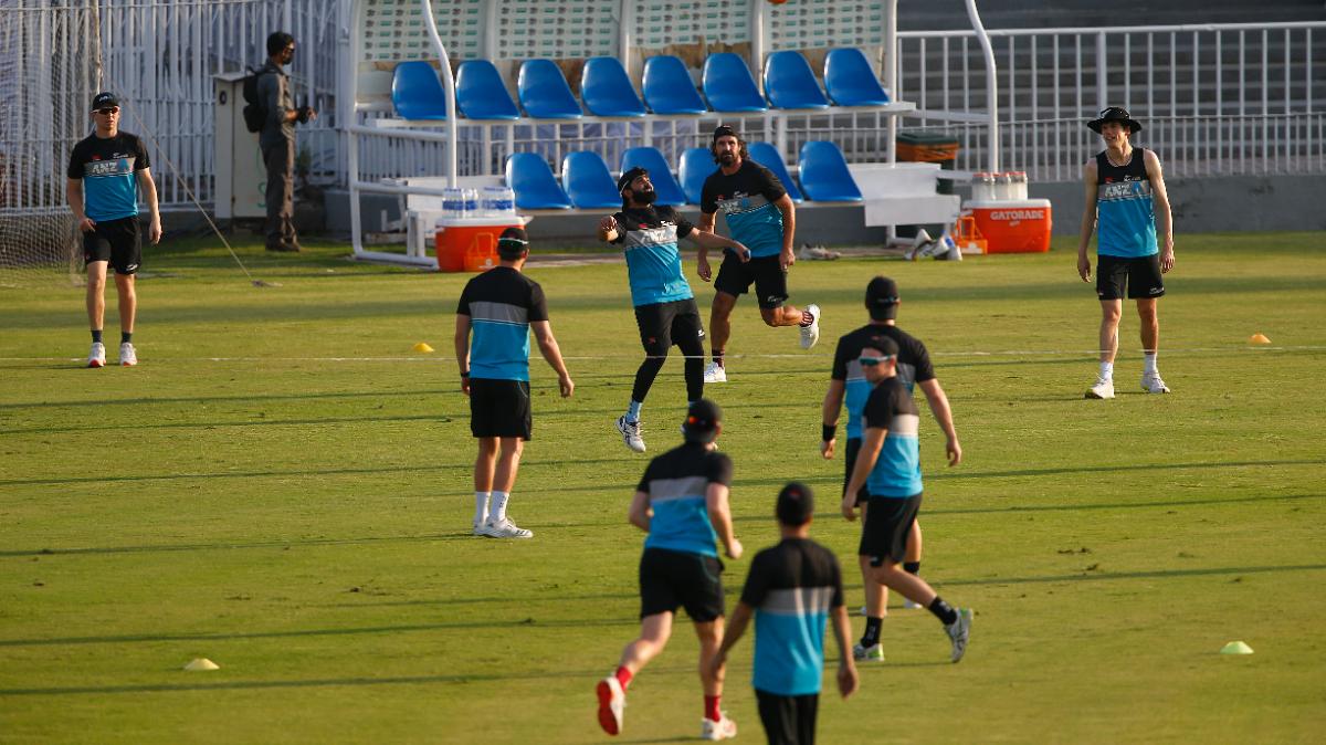 New Zealand cricketers reach home after abandoning Pakistan tour over security threat New Zealand cricketers reach home after abandoning Pakistan tour over security threat (AP Photo)