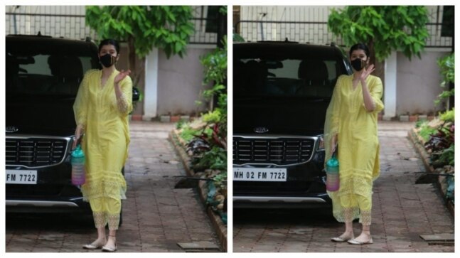 Shanaya Kapoor looks mesmerising in affordable yellow kurta set. Guess the price